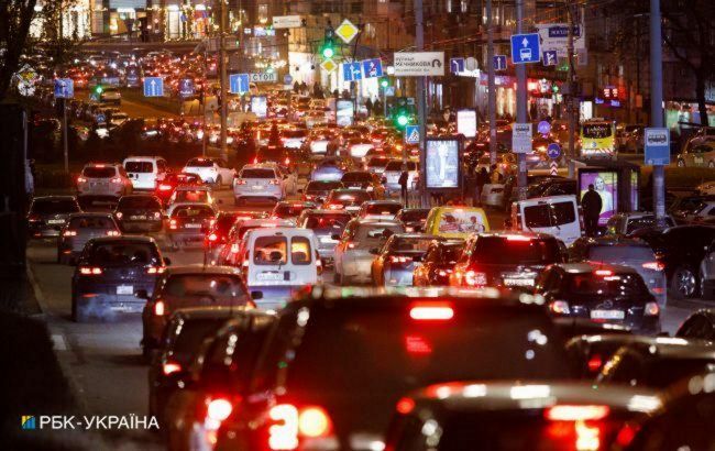 Движение в Киеве затруднено: столицу сковали пробки