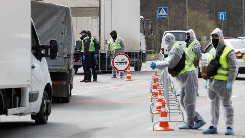 Блокпосты, проезд без остановки и "красная зона": ситуация в Ивано-Франковской области