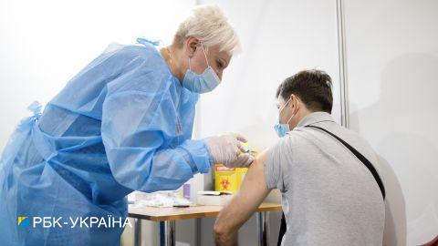 В Полтаве снова раздают билеты на футбольный матч за COVID-вакцинацию