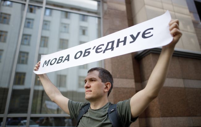 Дві третини громадян вважають українську мову рідною