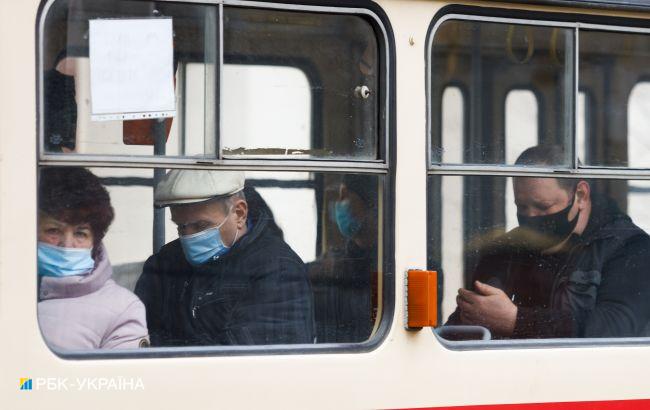 Автобуси та потяги тільки для вакцинованих. Кабмін планує посилити карантин