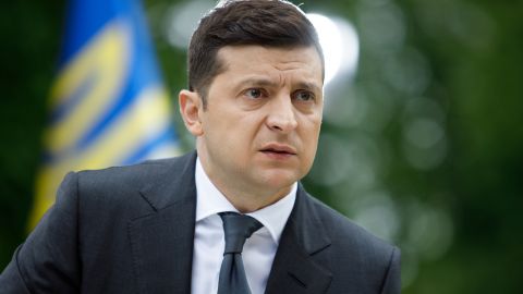 Зеленський вважає помилкою виїзд дипломатів: капітан останнім йде з корабля, а у нас не "Титанік"