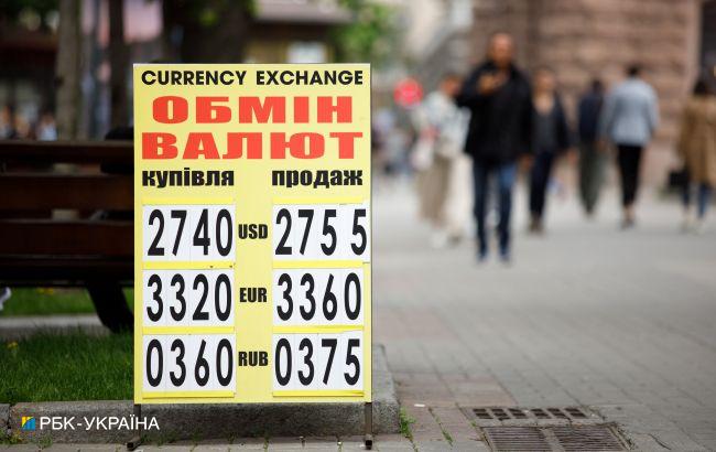 Украинцы за последний месяц купили в банках рекордный объем валюты