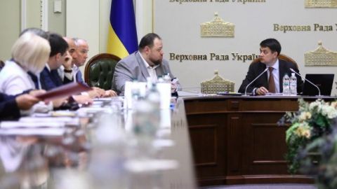 Рада сьогодні розгляне законопроект про імпічмент президента в першому читанні