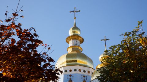 Не ресторанами едиными: в сети показали, как известные храмы Киева проигнорировали карантин