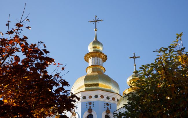 Не ресторанами єдиними: у мережі показали, як відомі храми Києва проігнорували карантин 