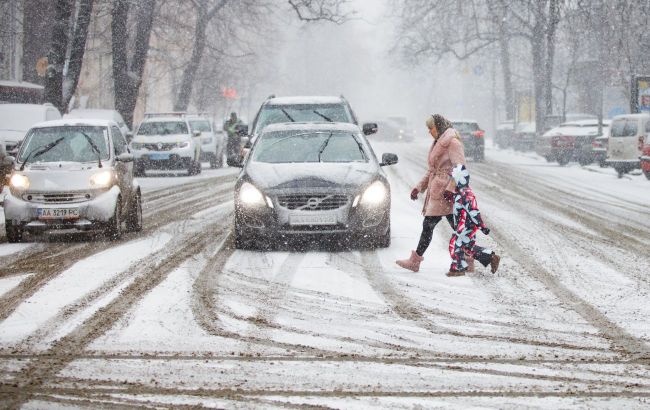 В Киеве и ряде областей возможны проблемы на дорогах из-за снегопадов