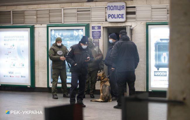 Чотири станції метро та літак в "Борисполі": поліція перевіряє масове мінування в Києві