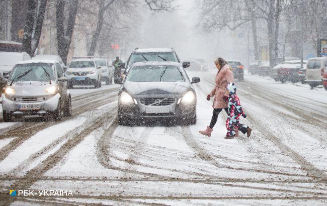 Снегопад и ДТП: в Киеве образовался транспортный коллапс