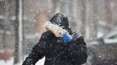 Мощный ветер и&nbsp;снег с дождем: где в Украине разгуляется непогода