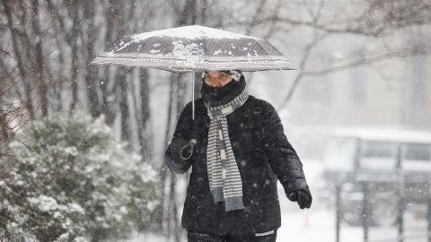 Синоптики рассказали, когда в Украине закончится снегопад