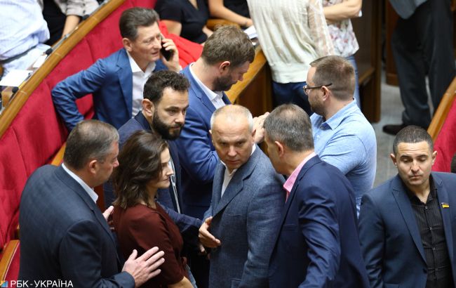 Украинцы дали оценку парламентским фракциям