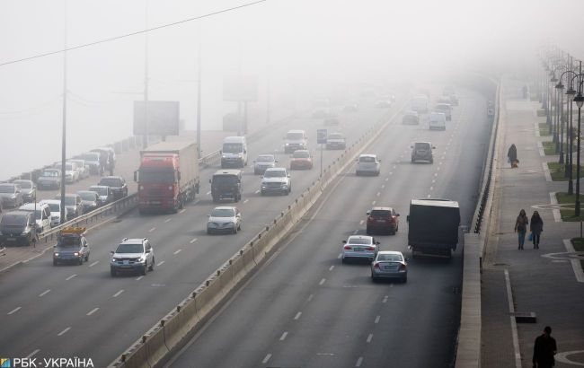 У Києві вранці очікується густий туман: водіїв і пішоходів закликали бути уважними на дорогах