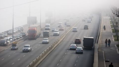 Мряка та мокрі дороги: водіїв попередили про погіршення погоди