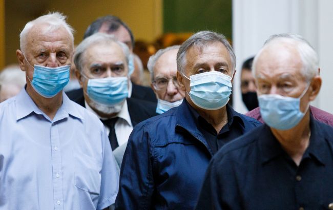 Більшість українців схвалюють штрафи за відсутність маски в громадських місцях