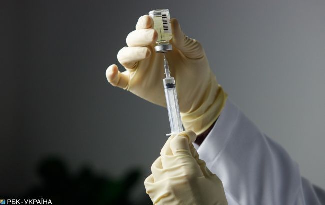 В Британии запустили в массовое производство потенциальную вакцину против COVID-19