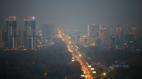 Киев накрыл туман, он продержится до завтра