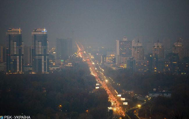 Киев накрыл туман, он продержится до завтра