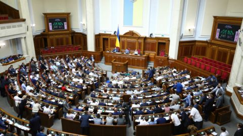 Рада прийняла закон про викривачів корупції: як це працюватиме