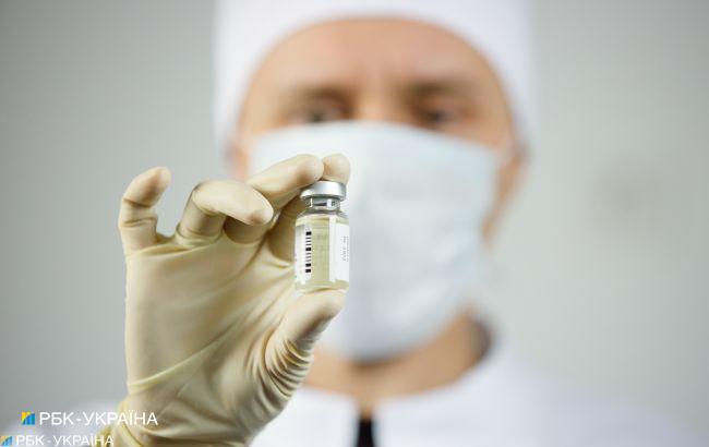 Не от коронавируса. В Украине испытывают новые препараты AstraZeneca, Pfizer и Janssen