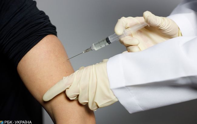 Таджикистан запровадив обов'язкову вакцинацію від коронавірусу