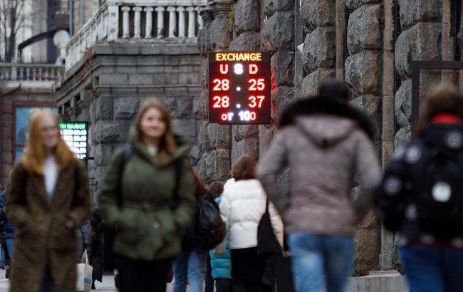 НБУ зафиксировал всплеск спроса на валюту на наличном рынке