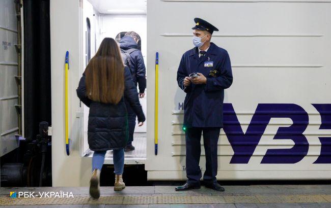 Не выходить из вокзала. В УЗ объяснили правила посадки на поезда в Киеве во время комендантского часа