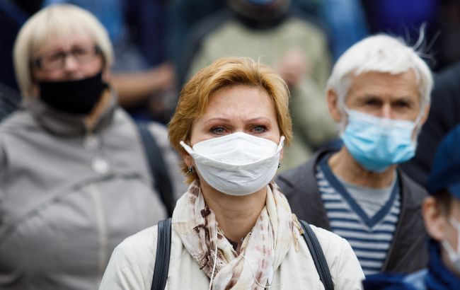 В Украине третий день более 800 новых случаев коронавируса