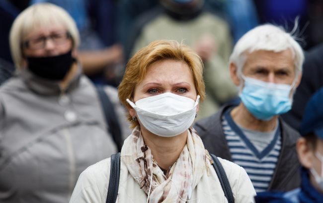 Париж объявлен зоной максимальной опасности из-за коронавируса