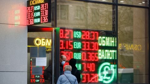 Рекордные выплаты из бюджета могут повлиять на курс гривны, - НБУ