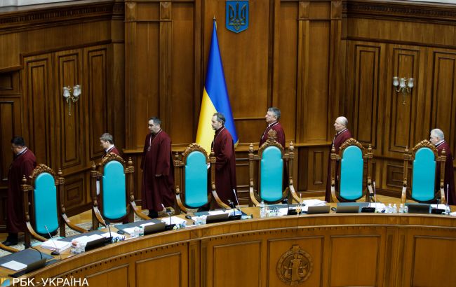 Офіс президента заперечує погрози суддям КСУ