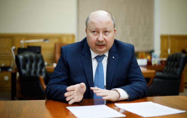 У Кабміні розповіли, чи підвищуватимуть зарплату держслужбовцям