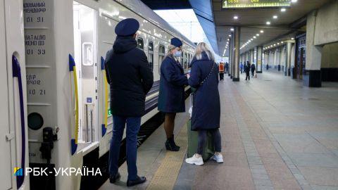Люди возвращаются домой. Растет спрос на поезда из западных регионов в центр Украины