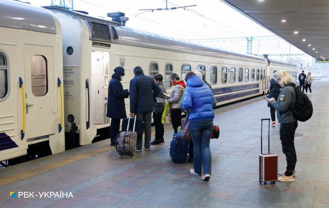 "Укрзализныца" добавила еще три эвакуационных рейса: список