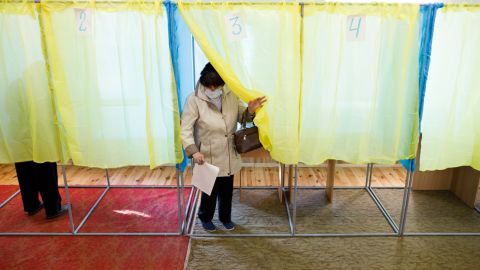 Свежий рейтинг партий: среди украинцев усилился запрос на профессионализм