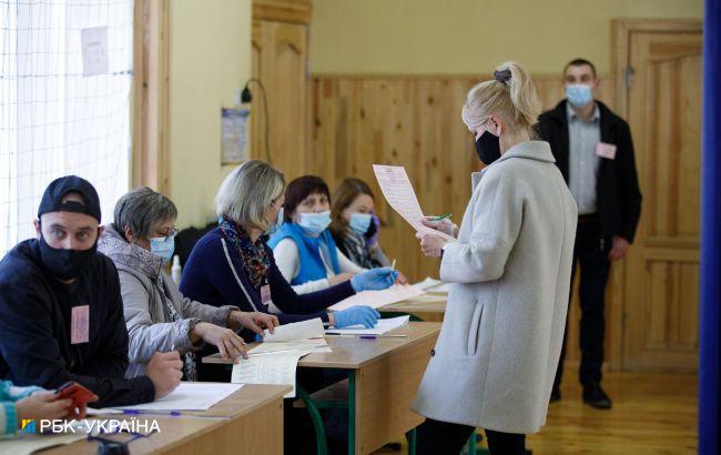 В Харькове из-за ошибок и не прошитых протоколов УИК отправляют на доработку