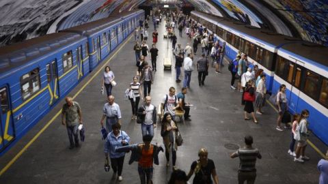 У Києві сьогодні продовжать роботу метро