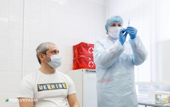 В Украине почти 7 млн человек полностью вакцинированы от COVID