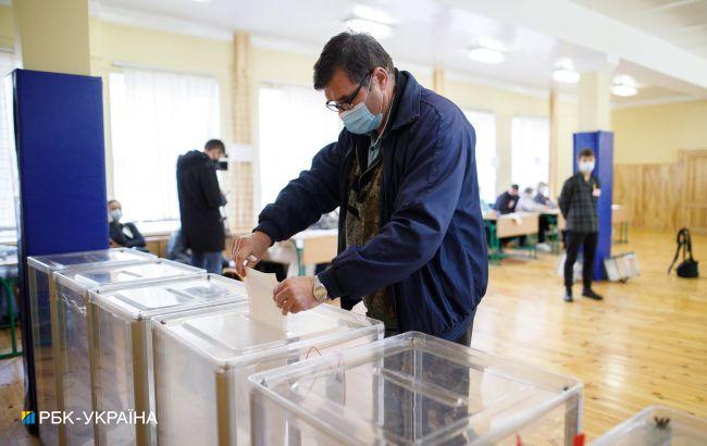 В Ровно полиция предотвратила подкуп избирателей в пользу кандидата в мэры