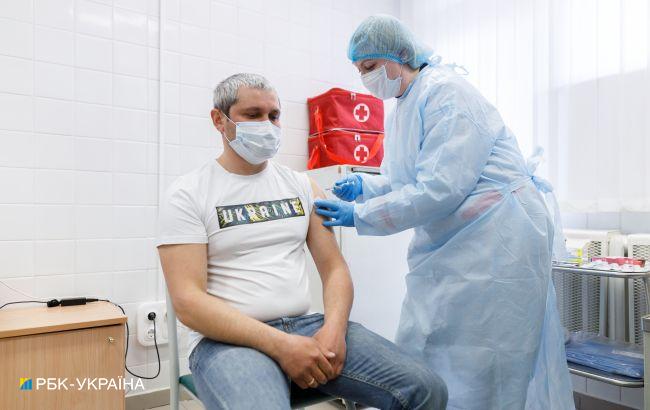 Украинцев из очереди в "Дия" начнут вакцинировать уже в эти выходные, - Шмыгаль