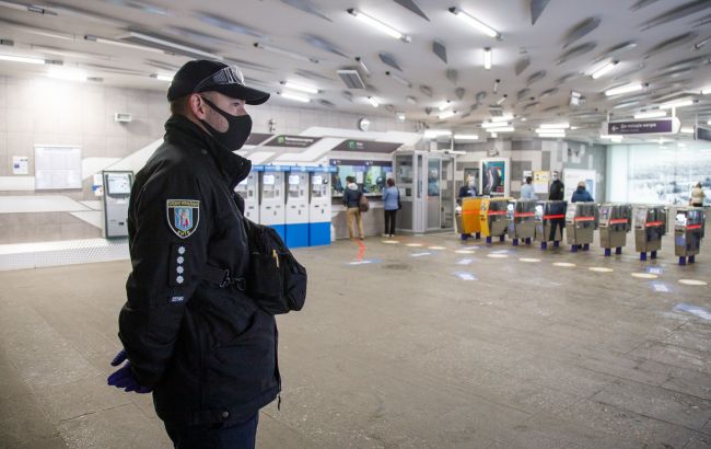 Карантинные рейды: в метро Киева оштрафовали пассажира на 17 тысяч