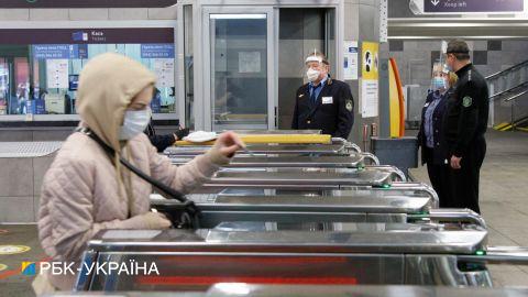 У метро Києва відновили роботу турнікетів після збою