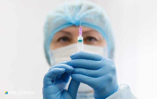 В Україні другою дозою вакцини від COVID прищепили вже 130 осіб
