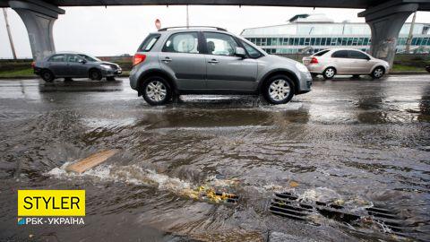 Коммунальщики отличились дикой выходкой во время ливня в Киеве