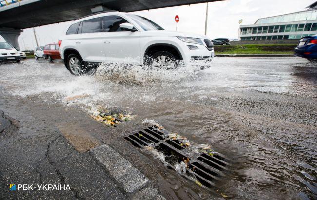 Затоплена набережна й повалені дерева: Дніпро постраждало через негоду