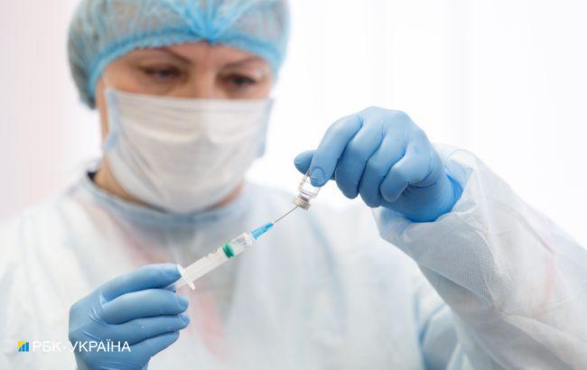 В Україні розглядають варіант обов'язкової COVID-вакцинації для вчителів