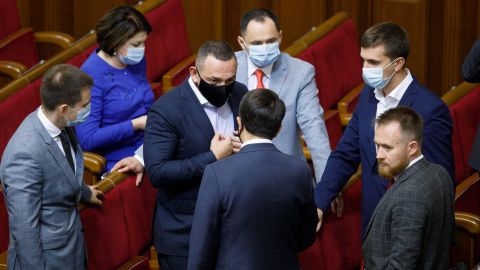 На місцевих виборах балотуються 56 чинних нардепів, - ОПОРА