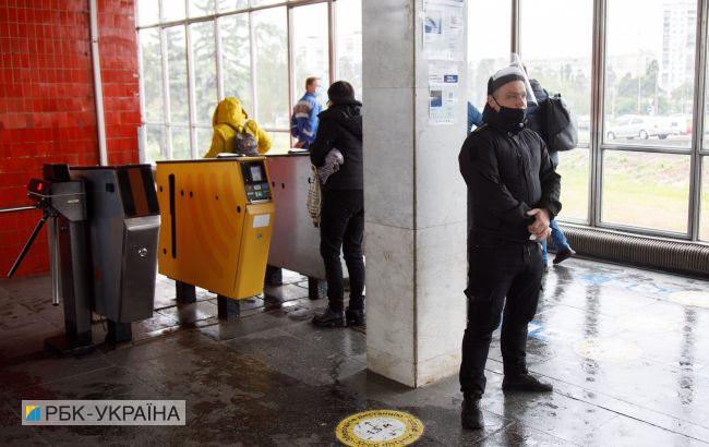 Метро в Києві закриватимуть на вхід: приготуйтеся до черги