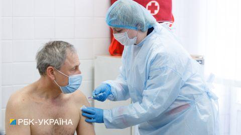 Бустерная или дополнительная доза COVID-вакцины: в чем разница