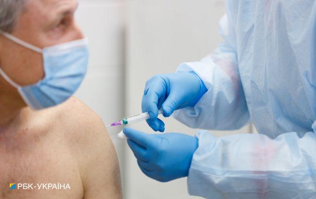 МОЗ знищив дані публічних осіб, які чекали на вакцинацію поза чергою